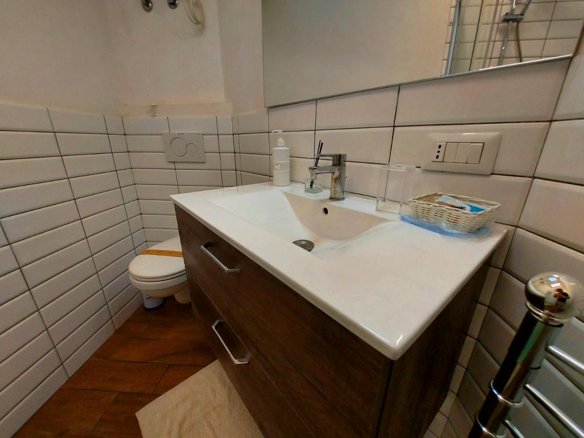 Free Breakfast - Big In The Heart Of Apartamento *